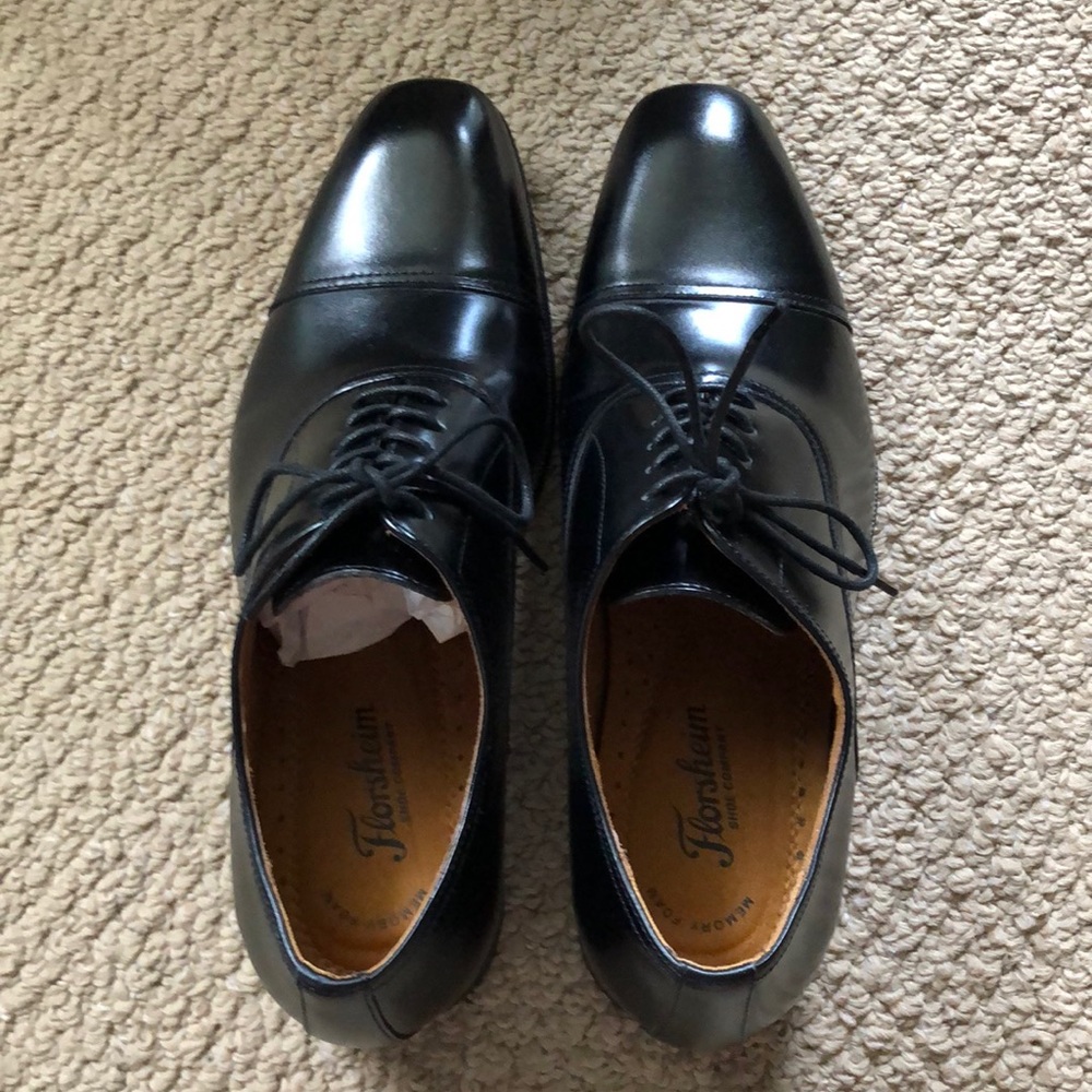 Men’s Florsheim shoes-almost new.